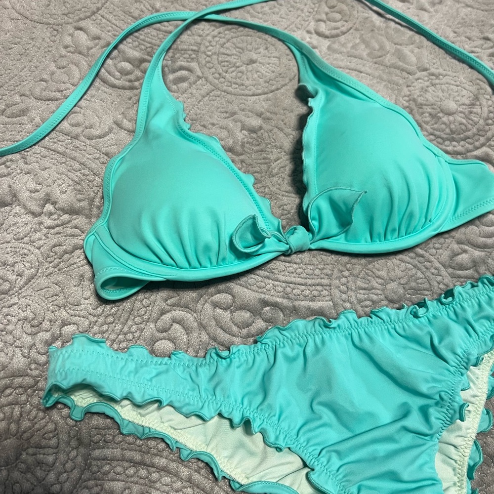 Victoria’s Secret bikini - Picture 9 of 13